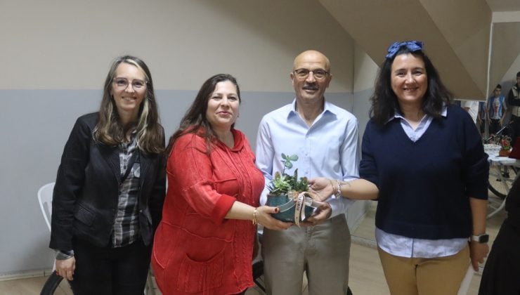 İzmit Belediyesi’nin Efsane Eğitmeni Mehmet Bozdemir’e 50. Yıl Plaketi