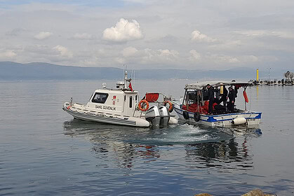 Kocaeli Karamürsel'de Kaçak Midye Alarmı: Sahil Güvenlik Ekipleri Teknede Arama Yaptı!