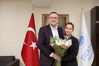 Derince’de 23 Nisan Coşkusu: Başkanlık Koltuğu Nisa Yağmur Can’a Emanet!