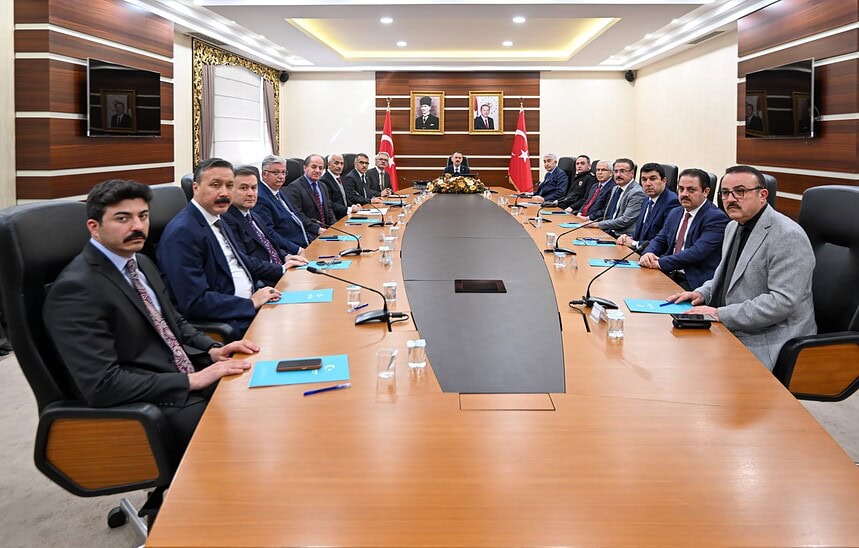 Vali Aktaş Başkanlığında Okul Güvenliği Toplantısı: İlave Önlemler Yolda!