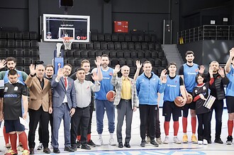 Çayırova’da 2 Nisan Otizm Farkındalık Günü: Başkan Çiftçi ve Basketbol Takımından Özel Smaç