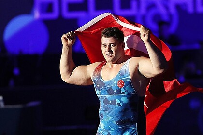 Rıza Kayaalp Tarihe Geçti: 13. Avrupa Şampiyonluğuna Ulaştı