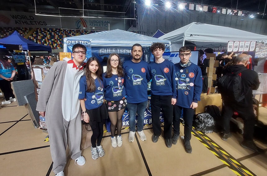 İzmitli Robotik Takımları FRC Bakırköy’de Sahneye Çıktı