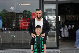 Serdar Dursun’dan Minik Taraftara Unutulmaz Jest