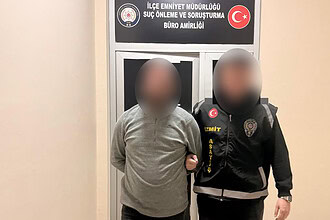 Kocaeli'de Siber Dolandırıcıya Büyük Darbe: 18 Yıl Hapis Cezası Bulunan Şahıs İzmit'te Yakalandı!