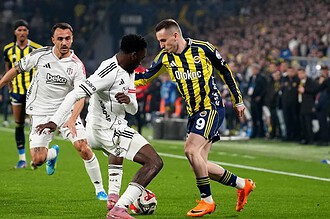 Süper Lig'de Derbi Haftası Trabzonspor Lideri Devirdi, Fenerbahçe Takibi Sürdürdü