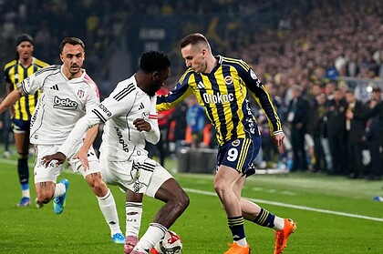 Süper Lig'de Derbi Haftası Trabzonspor Lideri Devirdi, Fenerbahçe Takibi Sürdürdü