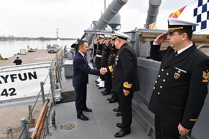 Vali İlhami Aktaş’tan TCG Tayfun’a Anlamlı Ziyaret
