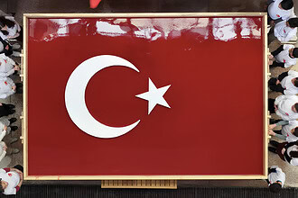 Türk Kağıtçılık Günü’ne Özel Dünyanın En Büyük Kâğıttan Türk Bayrağı Oluşturuldu!