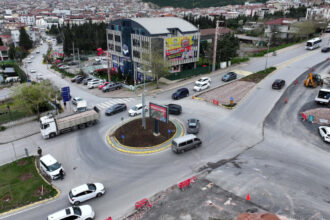 Büyükşehir Darıca’da Düğümü Çözüyor: 2 Bin Ton Asfaltla Modern Kavşak Geliyor!