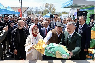 Körfez’de Üreticiye Büyük Destek: İshakçılar’da Yem Bitkisi Tohumu Dağıtıldı!