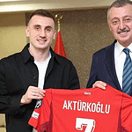 Kerem Aktürkoğlu'ndan Başkan Büyükakın'a Ay-Yıldızlı Forma