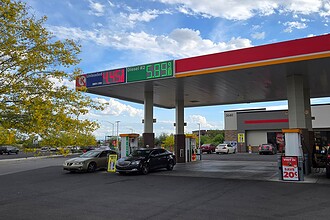 ABD’de Benzin Krizi: İran Savaşı Sonrası Galon Fiyatı 4 Doları Aşarak Rekora Koşuyor