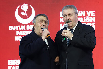 BBP Kocaeli Kongresi: İsmail Türüt ile sahneye çıkıp türkü söyledi