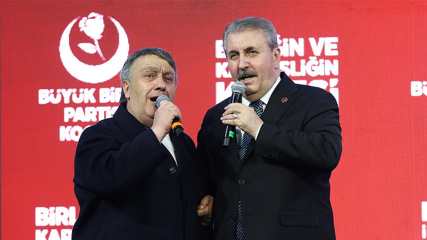 BBP Kocaeli Kongresi: İsmail Türüt ile sahneye çıkıp türkü söyledi