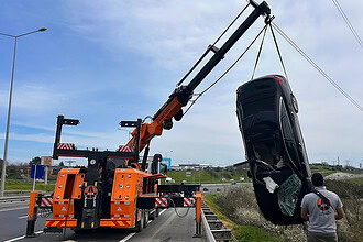 Berkay Tulpar Trafik Kazası: Saç Ekimi Uzmanı Bariyerlere Çarptı