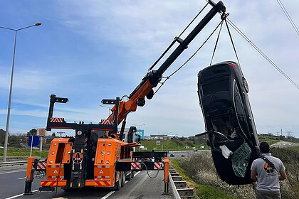 Berkay Tulpar Trafik Kazası: Saç Ekimi Uzmanı Bariyerlere Çarptı