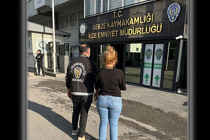 Kocaeli’de Nitelikli Dolandırıcılık Operasyonu: 3 Yıl 9 Ay Hapis Cezası Bulunan Kadın Yakalandı!
