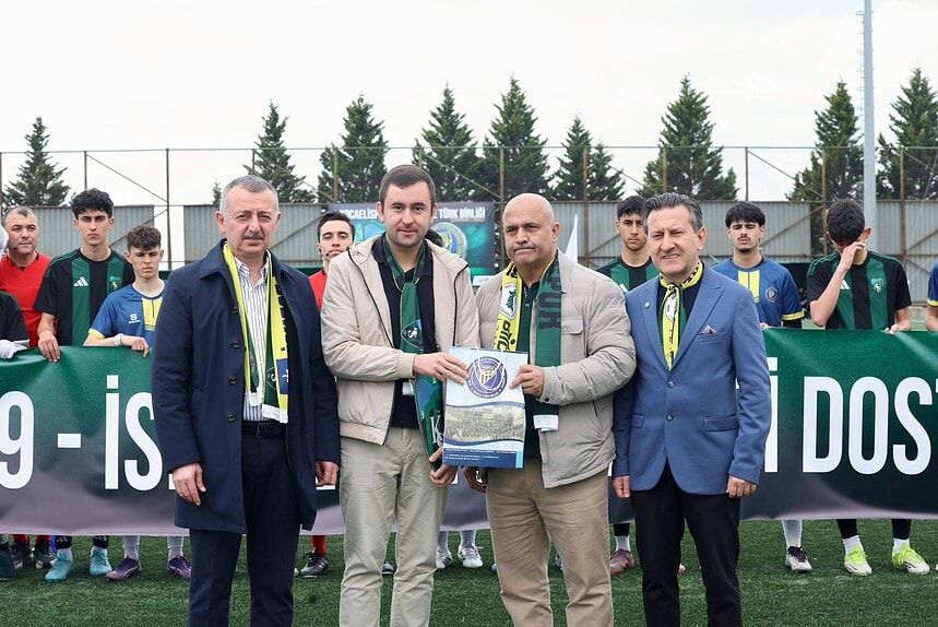 Başkan Büyükakın Başlattı, Dostluk Kazandı: İskeçeli Gençler ve Kocaelispor Yeşil Sahada Kucaklaştı