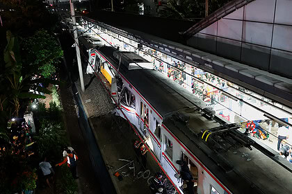 Endonezya Tren Kazası: İki Tren Çarpıştı, 14 Ölü