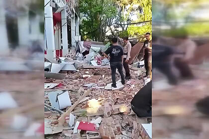 Endonezya'da 7.4 Büyüklüğünde Deprem: Tsunami Uyarısı Verildi, 1 Kişi Hayatını Kaybetti