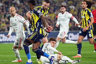 Ezeli Rekabette Fenerbahçe Beşiktaş'ı 1-0 Yenmeyi Başardı!