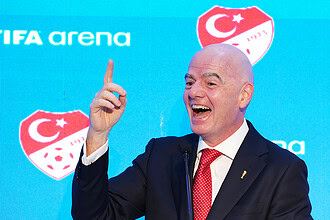 FIFA Başkanı Infantino Türkiye Tezahüratlarına Eşlik Etti