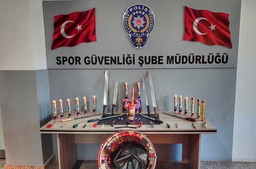 Deplasman Otobüsü Değil Cephanelik!