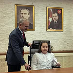 Çayırova Belediyesi’nde 23 Nisan Heyecanı: Başkan Bünyamin Çiftçi Koltuğunu Hira Aydın’a Devretti!