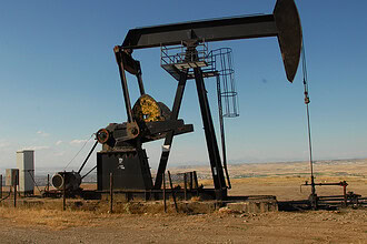 İran Hürmüz Boğazı'nı Açtı: Petrol Fiyatları Yüzde 10 Düştü