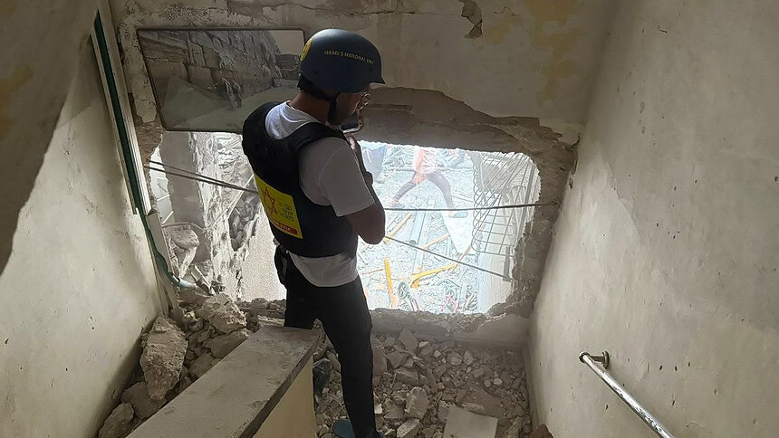 İran'ın İsrail'e Füze Saldırısında 14 Kişi Yaralandı