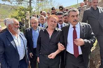Öğrencilerine Siper Olmuştu! Ayla Kara’nın Eşinden Yürek Yakan Veda:"Ev Yaptıracaktık, Mezarı Geldi"