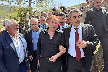 Öğrencilerine Siper Olmuştu! Ayla Kara’nın Eşinden Yürek Yakan Veda:"Ev Yaptıracaktık, Mezarı Geldi"