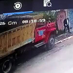 Sedat Çalk Freni Boşalan Kamyonun Altında Kalarak Feci Şekilde Can Verdi: O Anlar Güvenlik Kameralarında!