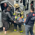 İzmit'te Kamyonet Dereye Uçtu: Sürücüsüne Dakikalarca Kalp Masajı Yapıldı!