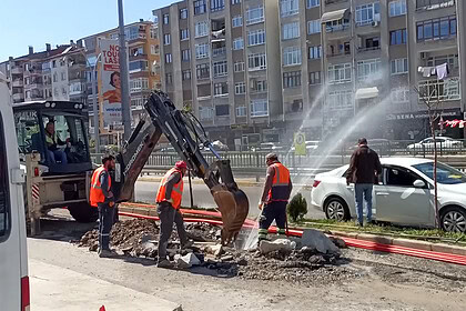 Karamürsel’de Altyapı Kazası: Amiral Caddesi Göle Döndü!