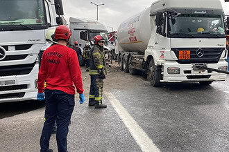 TEM Otoyolu Kocaeli Geçişinde Zincirleme Kaza: 2 Kişi Hayatını Kaybetti!