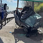 TEM Kocaeli Geçişinde Korkunç Kaza: Otomobil Yön Levhasına Saplandı!