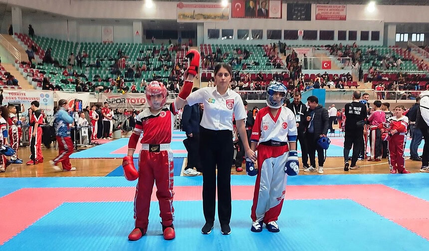 Körfezli Kick Boksçulardan Türkiye Üçüncülüğü