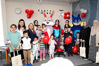 Kocaeli Şehir Hastanesi'nde 23 Nisan Sürprizi: Miniklere Moral
