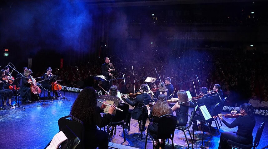 Ney ve Çellonun Büyülü Buluşması! Kocaeli'de Bu Akşam Ücretsiz Konser