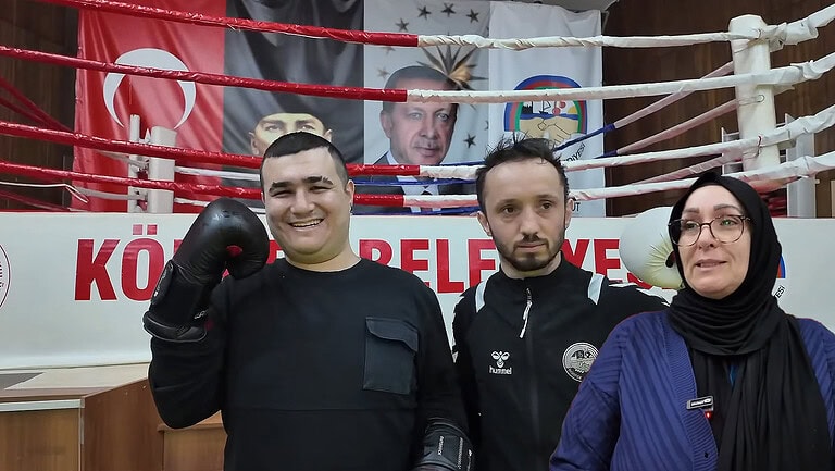 Masa Tenisinden Boksa Uzanan Azim Hikayesi: Özel Gereksinimli Kürşat’ın Gülümsemesi Dünyaya Bedel