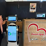 İzmit Belediyesi’nde Robotlu Servis Dönemi Başladı: Lili ve Limon Görev Başında!