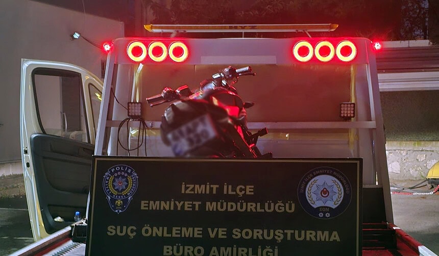 İzmit'te Motosiklet Sürücüsüne Rekor Ceza: Akrobatik Hareketlerin Bedeli 175 Bin TL Oldu!