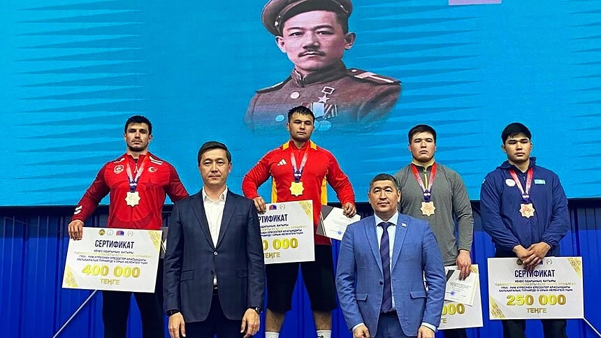 Muhittin Emre Helvacı Kazakistan'da Gümüş Madalya Kazandı