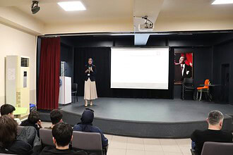 İzmit Belediyesi'nden Gençlere Sağlıklı Yaşam Rehberi: Fen Lisesi'nde Obezite Semineri!