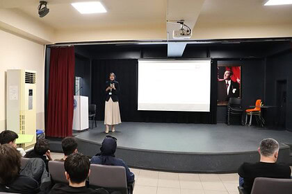 İzmit Belediyesi'nden Gençlere Sağlıklı Yaşam Rehberi: Fen Lisesi'nde Obezite Semineri!