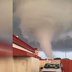 Oklahoma Hortum Felaketi: Askeri Üs Kapatıldı, 10 Yaralı