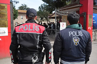 Veliler Tedirgin, Polis Nöbette: Kocaeli’deki Okul Çevrelerinde "Sıfır Tolerans" Dönemi!