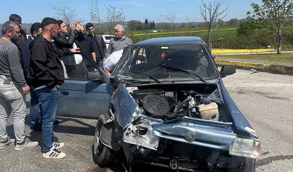 Kocaeli Akmeşe Sapağında Otomobil ile Otobüs Çarpıştı: 1 Yaralı!